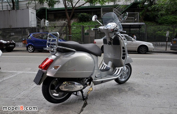 r911Vespa Super Sport