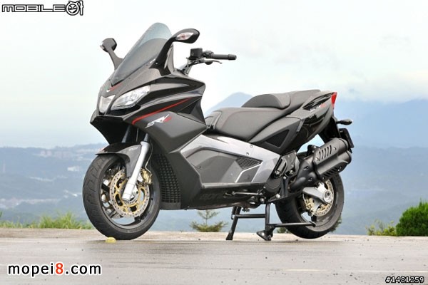 Śٿ_(d)Aprilia SRV850