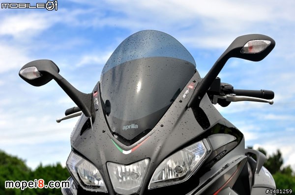 Śٿ_(d)Aprilia SRV850